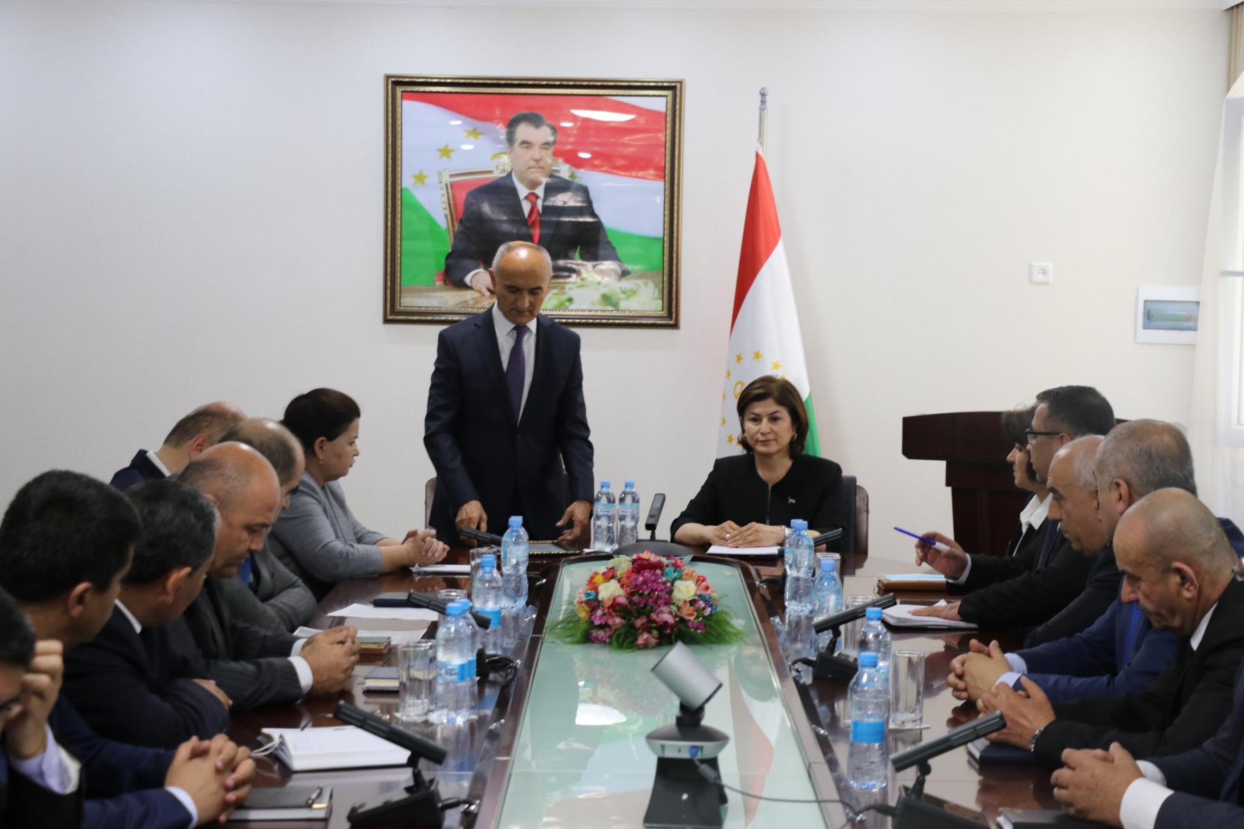 МУАРРИФИИ МУОВИНИ ВАЗИР