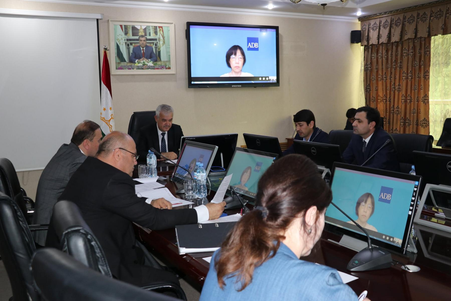 ВОХӮРИИ РАҲИМ САИДЗОДА БО НАМОЯНДАГОНИ БОР