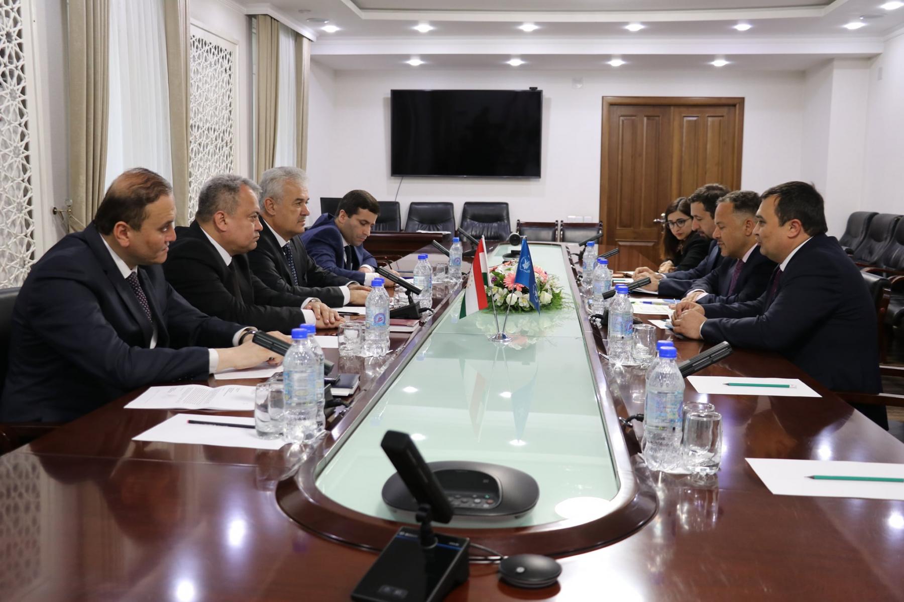 МУЛОҚОТИ ВАЗИРИ МАОРИФ ВА ИЛМ БО РОҲБАРИ БОҶ