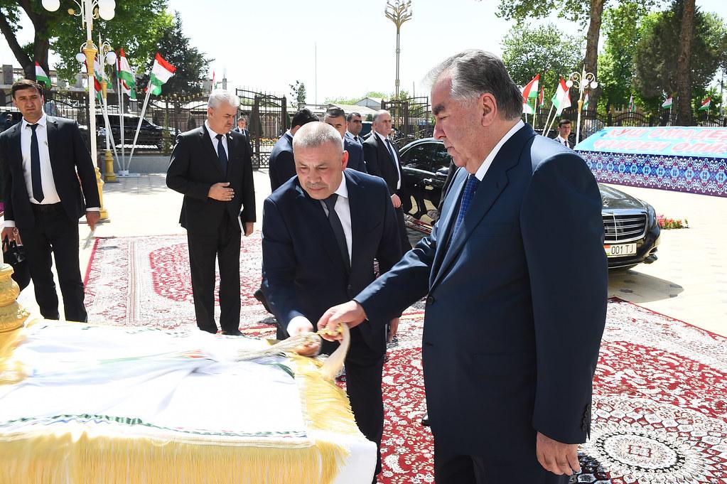 ИФТИТОҲИ БИНОИ НАВИ ТАЪЛИМӢ ДАР НАЗДИ МУАССИСАИ ТАЪЛИМИИ МИЁНАИ УМУМИИ РАҚАМИ 15 ДАР НОҲИЯИ БОБОҶОН ҒАФУРОВ