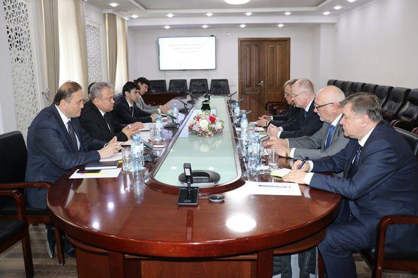 МУЛОҚОТИ ҶАМШЕД ҶӮРАЗОДА БО ГИНТАУТАС ВАСЮЛИС