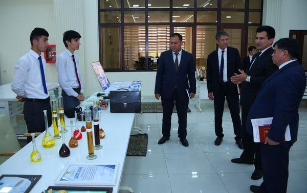 ТАҶЛИЛИ ҲАФТАИ ИЛМ ДАР ДОНИШГОҲИ ТЕХНОЛОГИИ ТОҶИКИСТОН