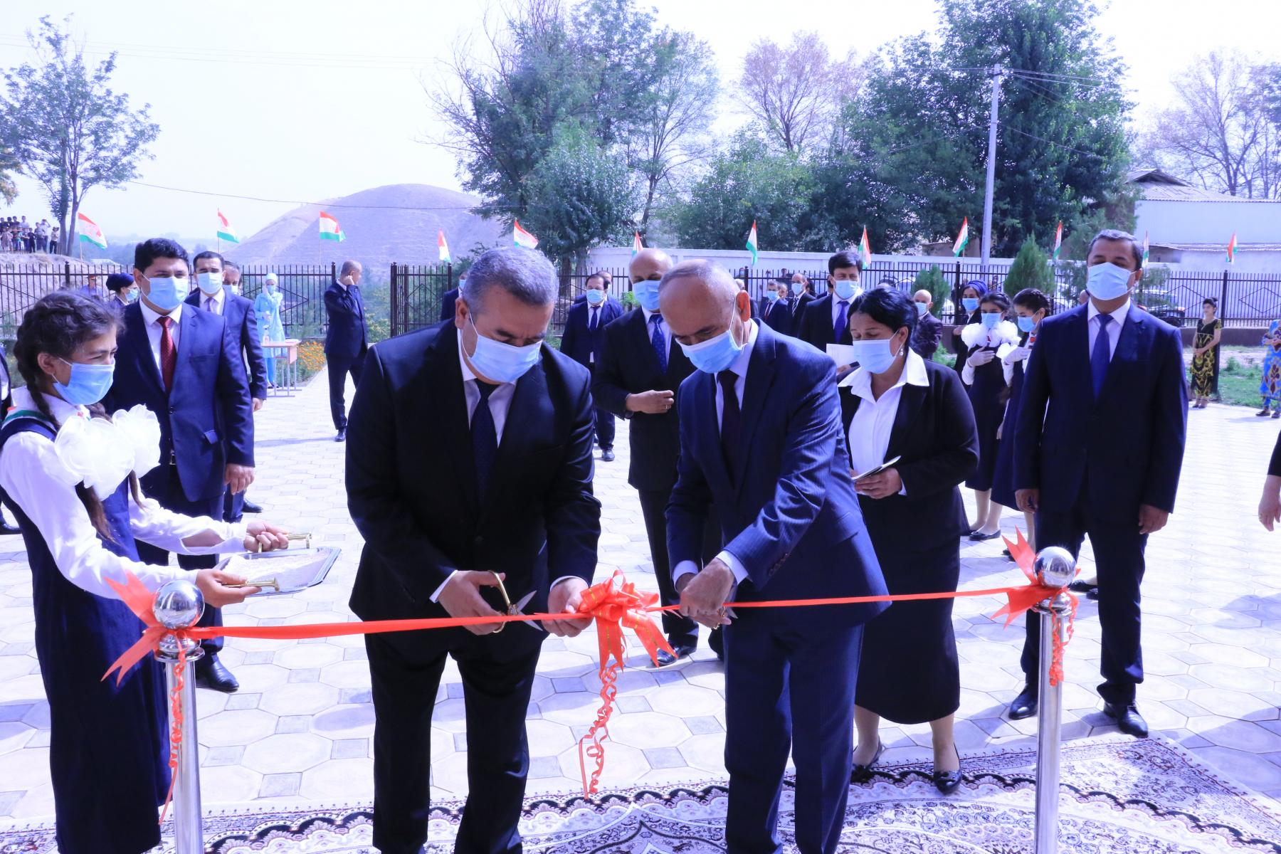 ИФТИТОҲИ 5 МУАССИСАИ ТАҲСИЛОТИ МИЁНАИ УМУМӢ ДАР НОҲИЯИ ДАНҒАРА