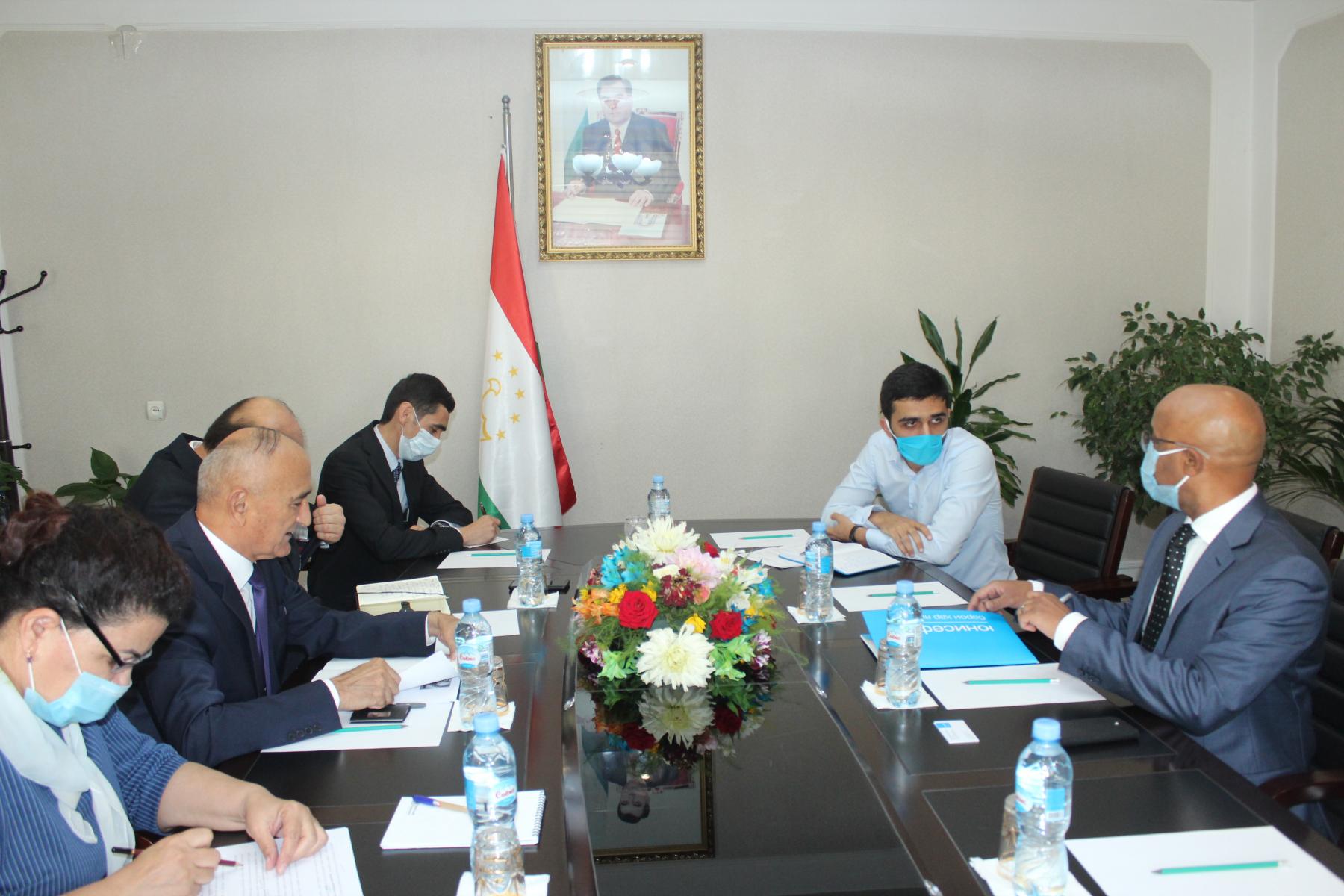 М. ИМОМЗОДА БО РОҲБАРИ НАВИ ДАФТАРИ ЮНИСЕФ ДАР ТОҶИКИСТОН ВОХӮРД