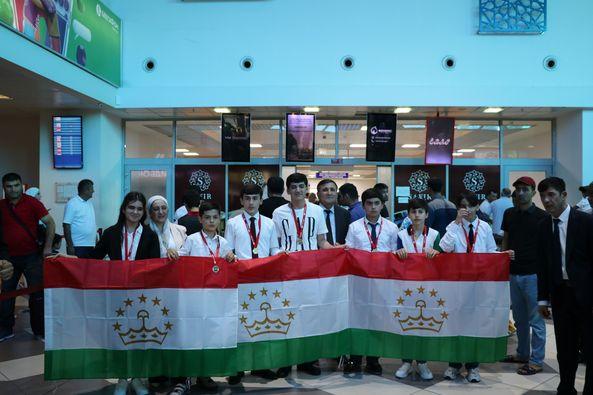 ИСТИҚБОЛИ ИШТИРОКЧИЁНИ ОЛИМПИАДАИ БАЙНАЛМИЛАЛИИ «TEENEAGLE» ДАР ФУРУДГОҲИ БАЙНАЛМИЛАЛИИ ШАҲРИ ДУШАНБЕ