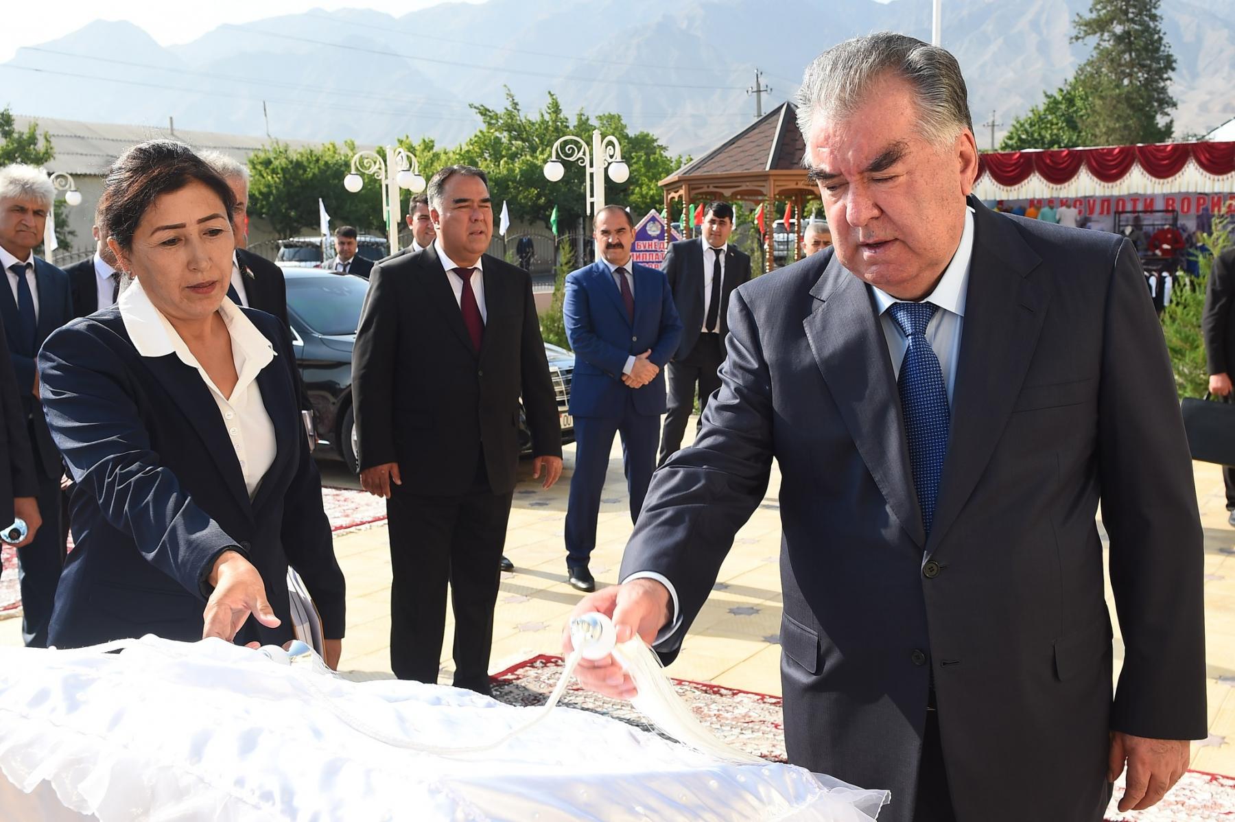 Ифтитоҳи муассисаи таҳсилоти миëнаи умумии рақами 15 дар деҳоти Куҳандиëри шаҳри Конибодом