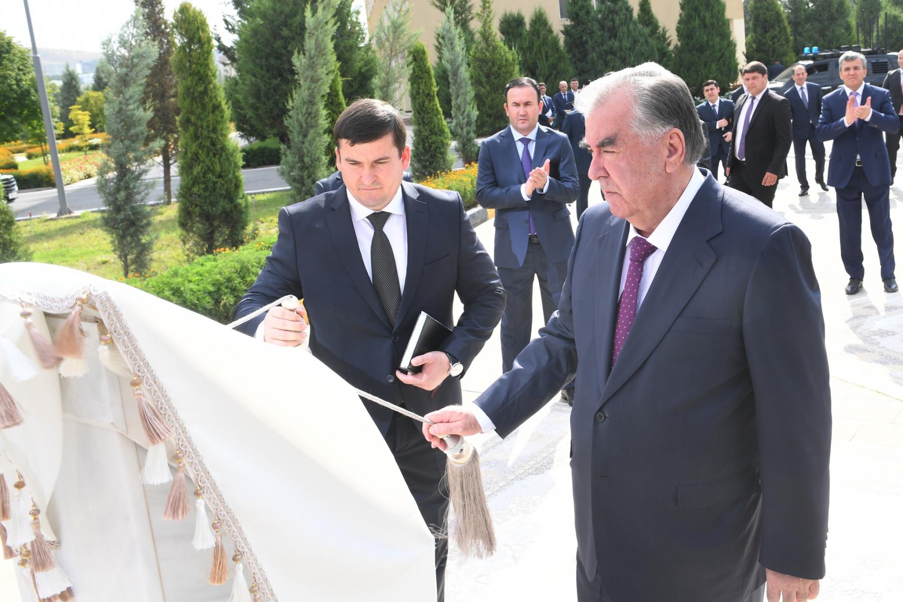 Ифтитоҳи Маҷмааи муосири варзишӣ ва шиносоӣ бо лоиҳаҳои иншооти маишию хизматрасонии Донишгоҳи миллии Тоҷикистон