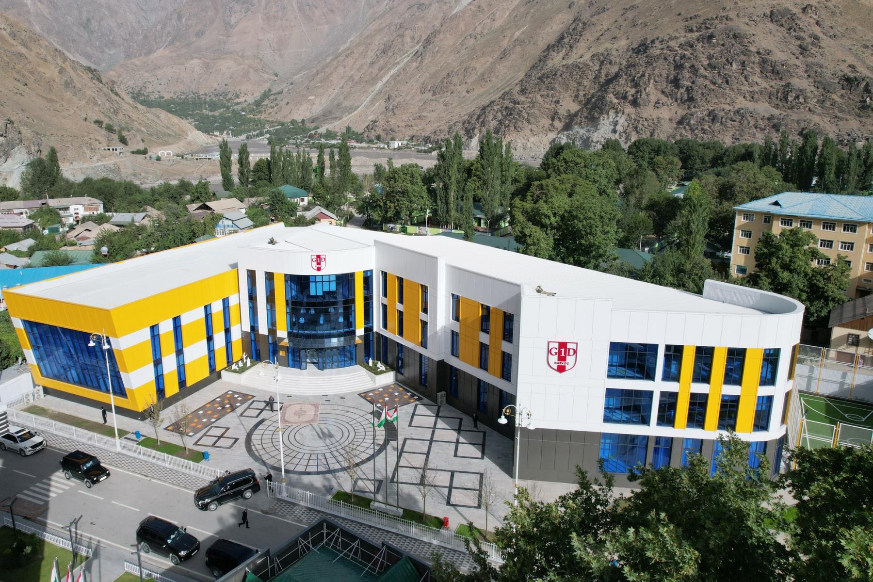 Ифтитоҳи бинои Гимназияи №1 барои хонандагони болаёқат дар ноҳияи Дарвоз