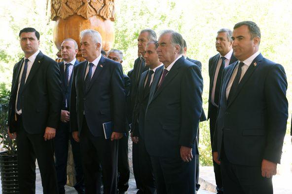 Мулоқот бо 100 нафар ятим ва тақдими тӯҳфа ба онҳо дар шаҳри Хоруғ