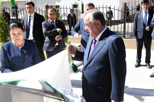 Ифтитоҳи Муассисаи таҳсилоти миёнаи умумии рақами 8, муаррифии лоиҳаҳои бунёди муассисаҳои нави таҳсилоти миёнаи умумӣ ва беморхонаи марказии шаҳри Хоруғ