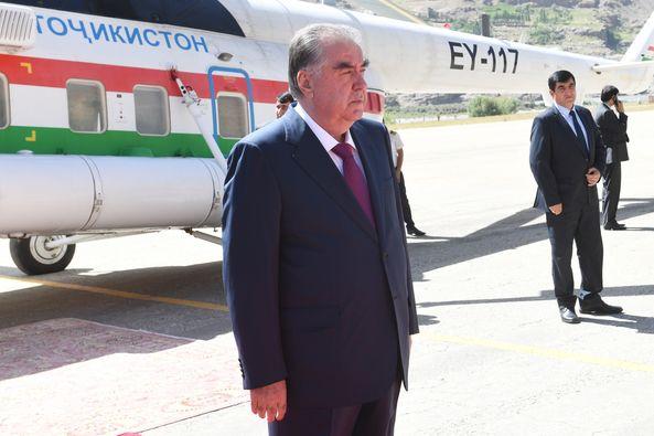 Истиқболи Пешвои миллат дар фурудгоҳи шаҳри Хоруғ 