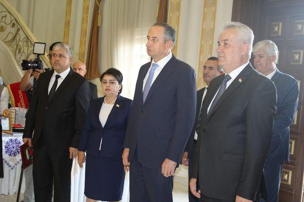  Машварати августии омӯзгорони вилояти Хатлон - ДИДАН КАРДАНИ МЕҲМОНОН АЗ НАМОИШИ ДАСТОВАРДҲО