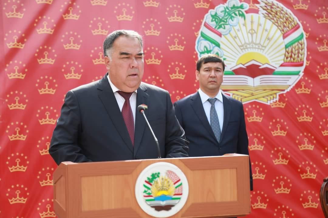 Хуҷанд: Ба бинои иловагии гимназияи №4-и шаҳр  санги асос гузошта шуд.