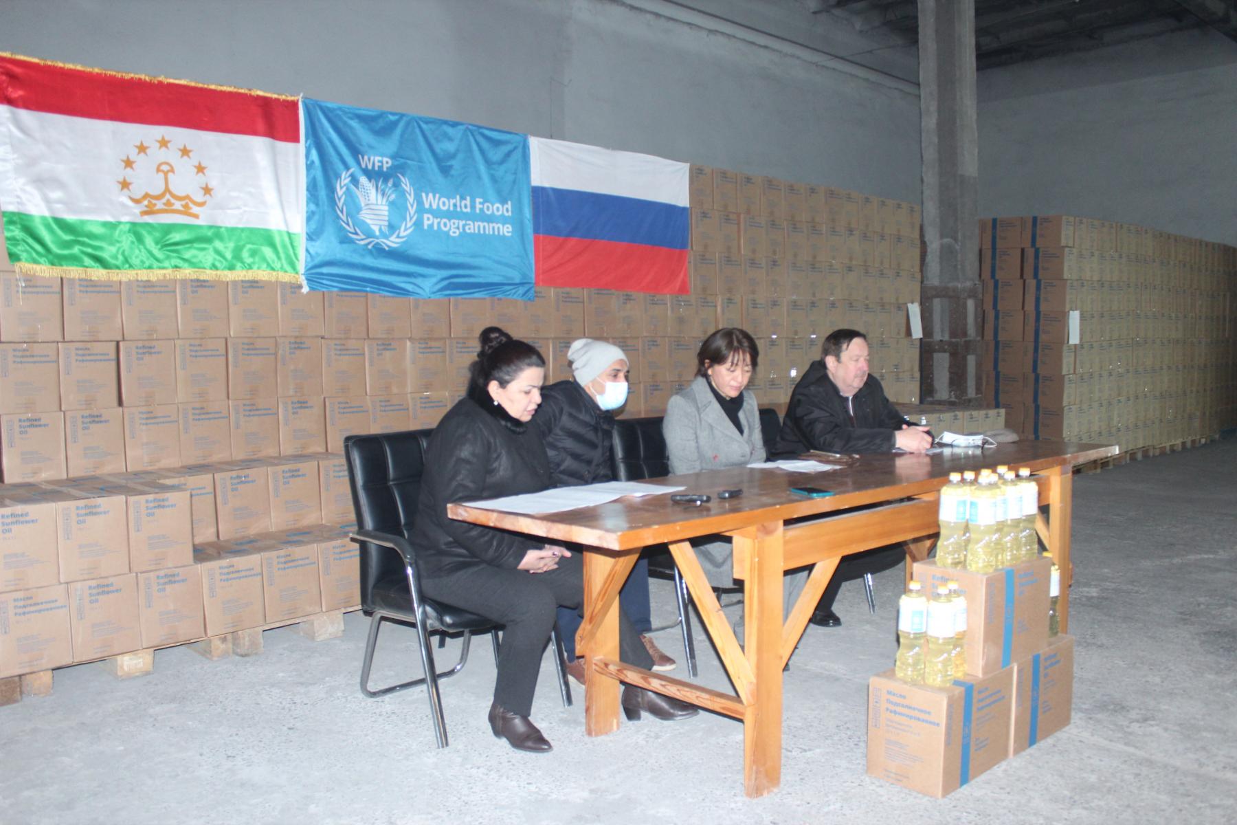 БОҶ БА МАКТАБҲОИ ТОҶИКИСТОН 180 ТОННА РАВҒАН ТАҚДИМ КАРД