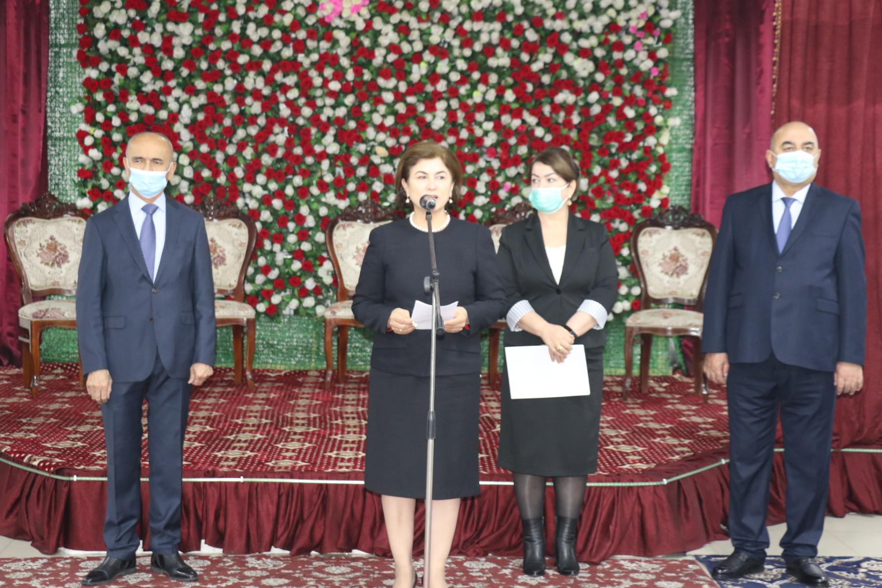 ТАҚДИМИ ТӮҲФАҲОИ СОЛИНАВИИ ПЕШВОИ МИЛЛАТ БА ТАРБИЯТГИРАНДАГОНИ МАКТАБ-ИНТЕРНАТҲО