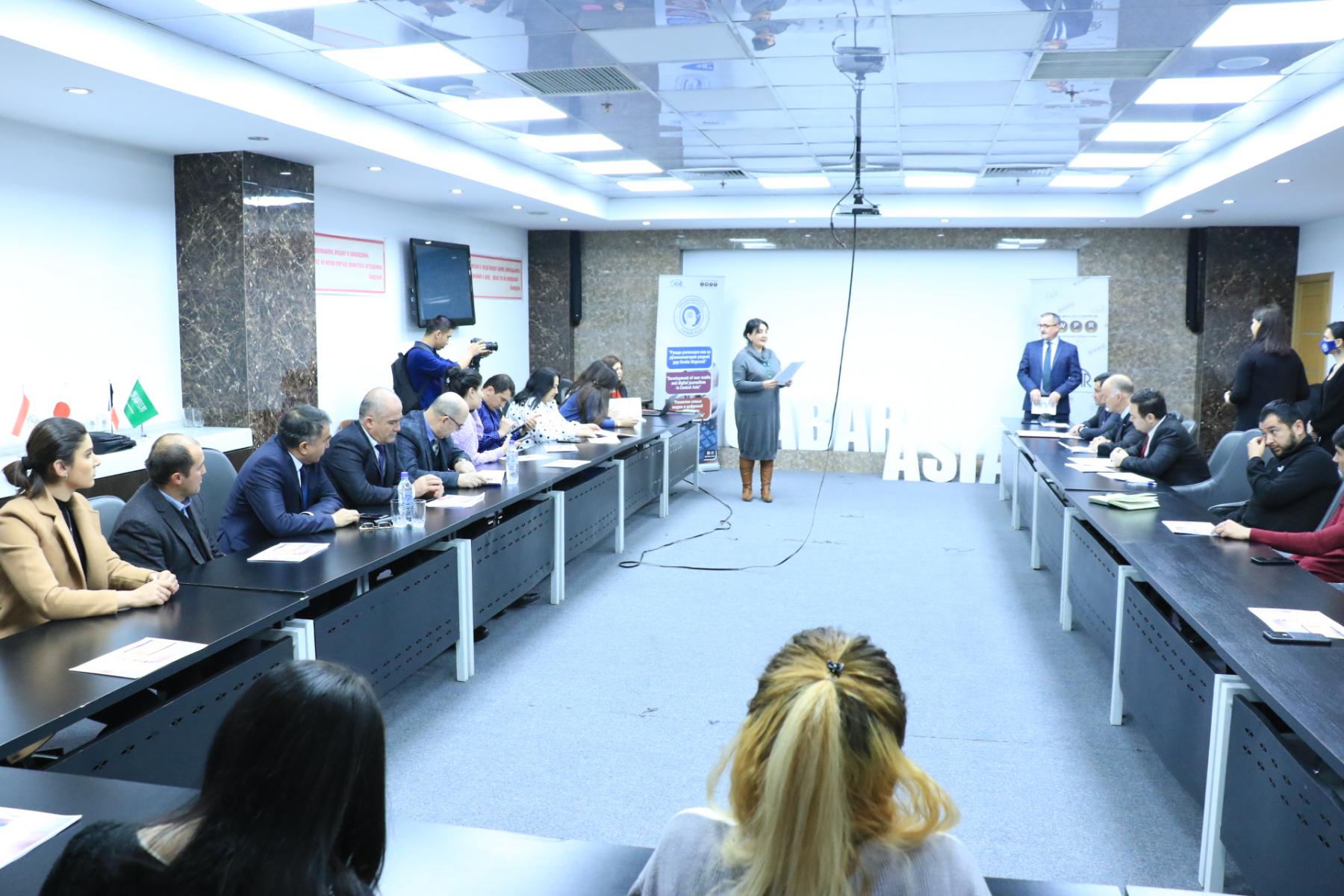 “Маҷмуаи дарсҳо оид ба расонаҳои нав” муаррифӣ гардид