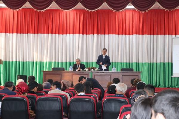 БАРОИ ОМӮЗГОРОНИ ФАНҲОИ ЗАБОНҲОИ РУСИЮ АНГЛИСӢ ВА МУШОВИРОНИ РАЁСАТУ ШУЪБАҲОИ МАОРИФ СЕМИНАРИ ОМӮЗИШӢ ШУРУЪ ГАРДИД