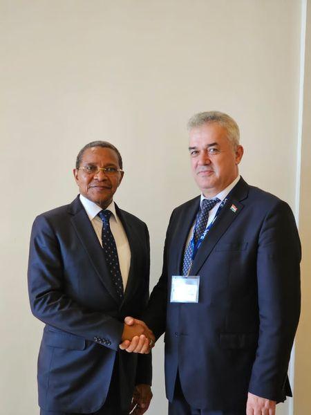 ВОХӮРИИ ВАЗИРИ МАОРИФ ВА ИЛМИ ҶУМҲУРИИ ТОҶИКИСТОН БО ПРЕЗИДЕНТИ ШАРИКИ ГЛОБАЛӢ ДАР СОҲАИ МАОРИФ 