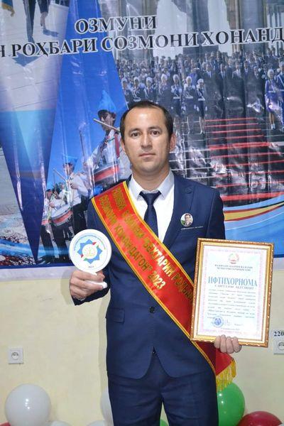 ОЗМУНИ ҶУМҲУРИЯВИИ "БЕҲТАРИН РОҲБАРИ СОЗМОНИ ХОНАНДАГОН" ҶАМЪБАСТ ВА САБРУЛЛОИ АБДУЛВОИЗ ҒОЛИБИ ОН ДОНИСТА ШУД