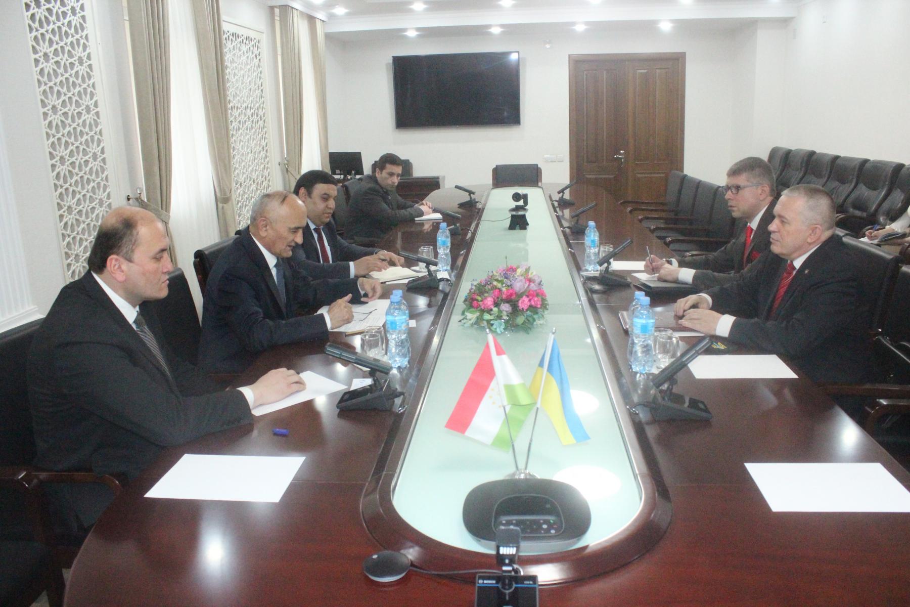 ВАЗИРИ МАОРИФ ВА ИЛМ БО САФИРИ УКРАИНА ВОХӮРӢ АНҶОМ ДОД