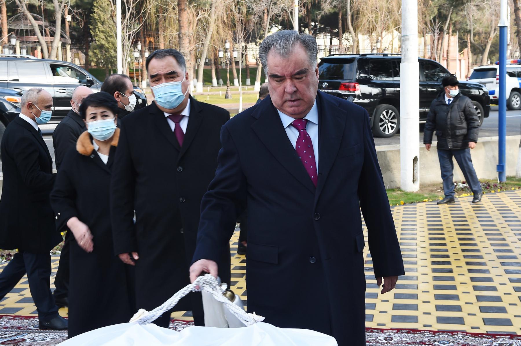 Ба истифодадиҳии бинои Маркази таҳсилоти иловагӣ дар шаҳри Гулистон