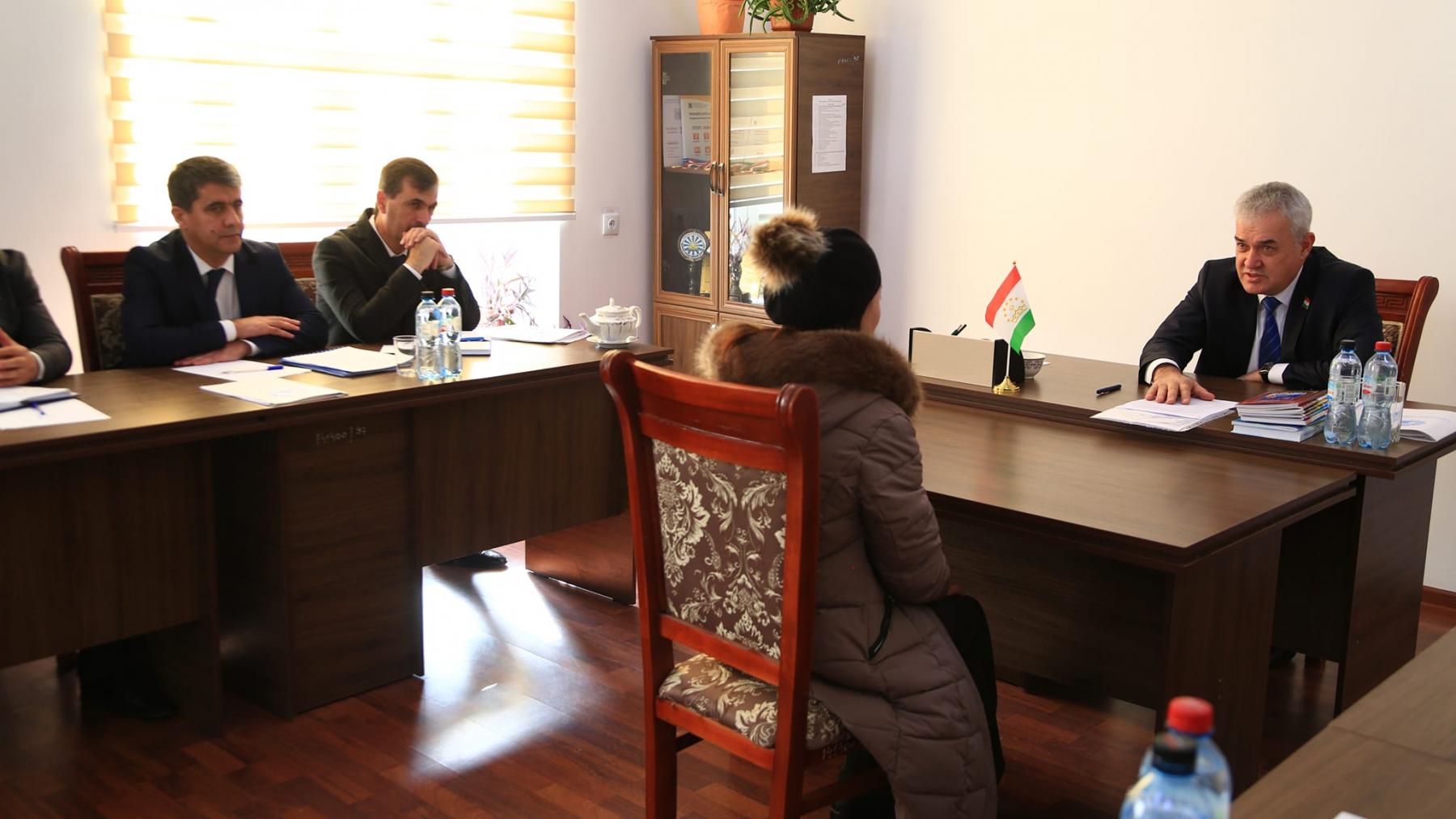 ҚАБУЛИ ШАҲРВАНДОН аз ҷониби вазири маориф ва илми Ҷумҳурии Тоҷикистон Саидзода Раҳим Ҳамро дар ноҳияи Мастчоҳи вилояти Суғд