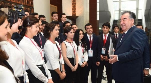 ТАҲСИЛ ДАР ХОРИҶ: ИМКОНИЯТИ МУСОИД БАРОИ ШАҲРВАНДОНИ ҶУМҲУРИИ ТОҶИКИСТОН