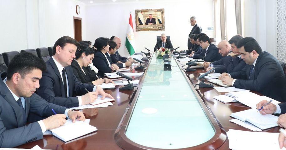 ВОХӮРИИ ВАЗИРИ МАОРИФ ВА ИЛМ БО ДИРЕКТОРОНИ МАКТАБҲОИ ПРЕЗИДЕНТӢ ВА ЛИТСЕЙҲОИ ҶУМҲУРИЯВӢ