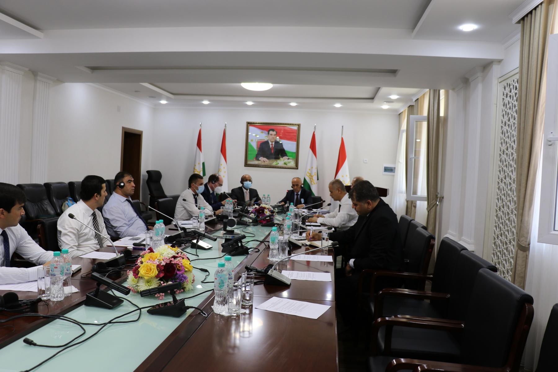 Вохӯрии вазири маориф ва илм  бо шарикони рушд