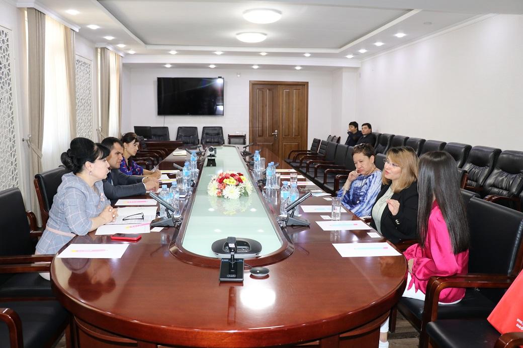 Вохӯрии муовини вазири маориф ва илм бо намояндаи Донишгоҳи Ситии  Малайзия