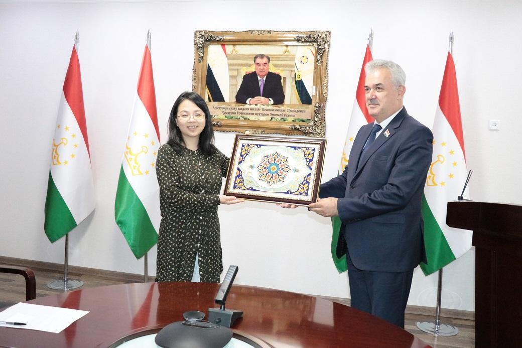 ВОХӮРИИ РАҲИМ САИДЗОДА БО ШИН ЛОНГ