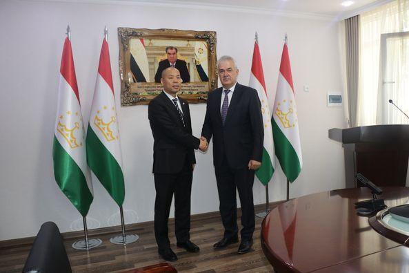 ВОХӮРИИ ВАЗИРИ МАОРИФ ВА ИЛМИ ҶУМҲУРИИ ТОҶИКИСТОН БО САФИРИ ҶУМҲУРИИ МАРДУМИИ ЧИН ДАР ТОҶИКИСТОН