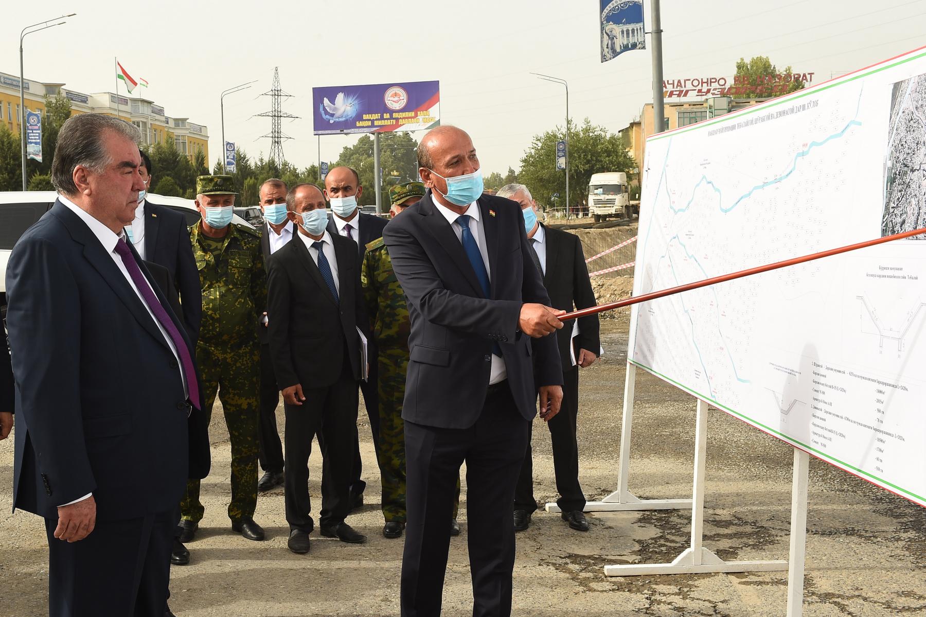 Боздид аз роҳи мошингарди зарардидаи назди Муассисаи таҳсилоти миёнаи умумии №53 ва шиносоӣ бо корҳои бартарафсозии офати табиӣ дар канали Девонасой ва маҳаллаи Хатти Роҳи шаҳри Кӯлоб