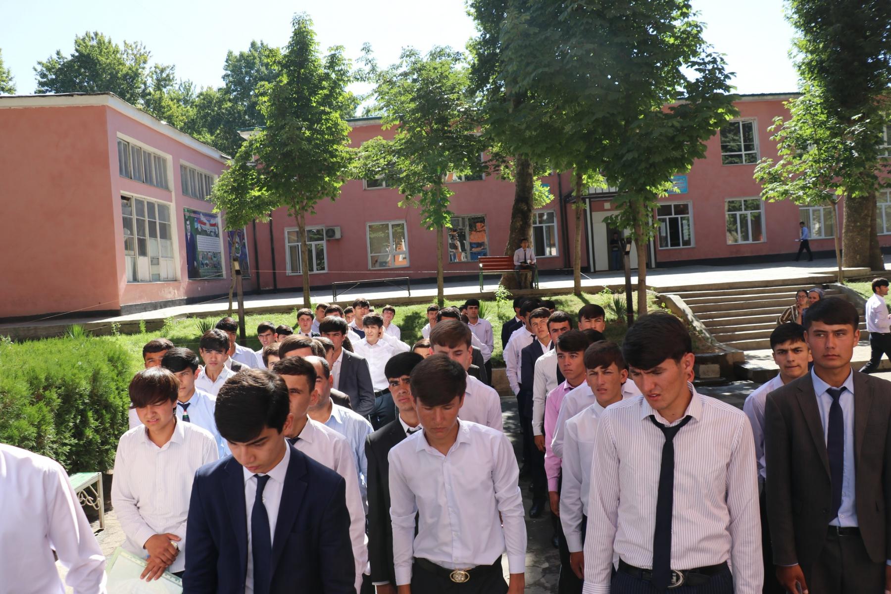 БАРОИ ДАРЁФТИ СТИПЕНДИЯИ БАЙНАЛМИЛАЛИИ ПРЕЗИДЕНТИ ҶУМҲУРИИ ТОҶИКИСТОН “ДУРАХШАНДАГОН” ОЗМУН БАРГУЗОР ГАРДИД