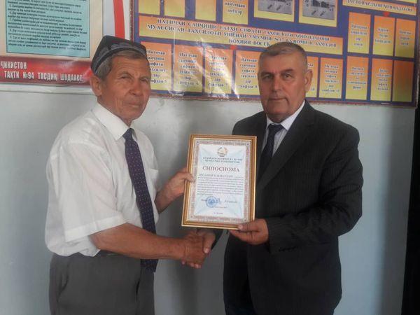 ТАҚДИМИ “СИПОСНОМА”-И ВАЗОРАТИ МАОРИФ ВА ИЛМ БА ҲАБИБУЛЛО ЭРГАШЕВ 