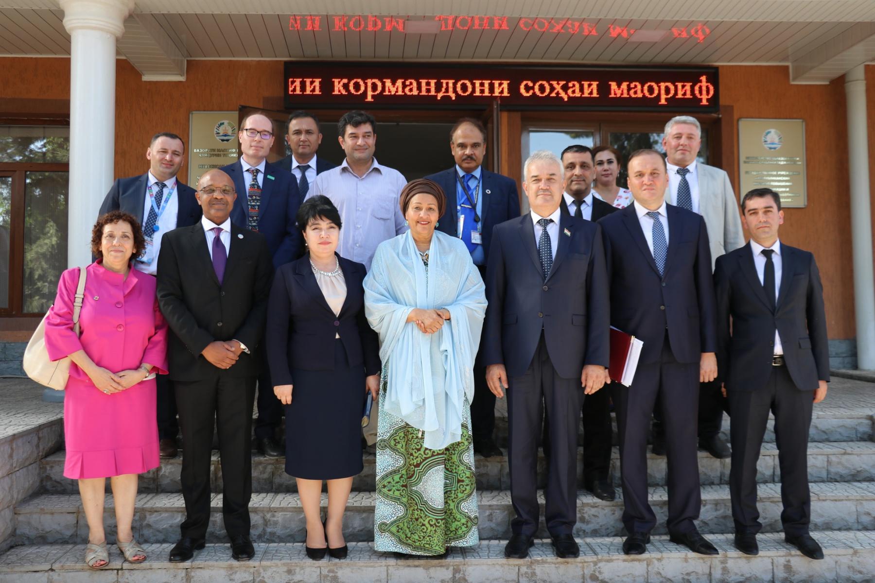 МУЛОҚОТИ ВАЗИРИ МАОРИФ ВА ИЛМИ ҶУМҲУРИИ ТОҶИКИСТОН САИДЗОДА РАҲИМ ҲАМРО БО МУОВИНИ ДАБИРИ КУЛЛИ СОЗМОНИ МИЛАЛИ МУТТАҲИД ХОНУМ АМИНА МУҲАММАД