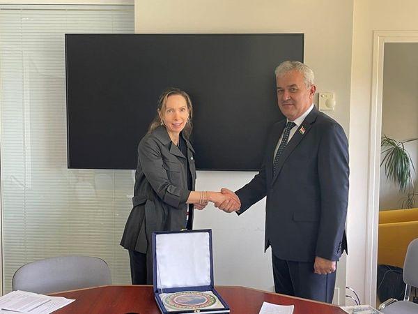 МУЛОҚОТИ РАҲИМ САИДЗОДА БО СЮЗАН ЛИОТО ВА ҶО БОРН 