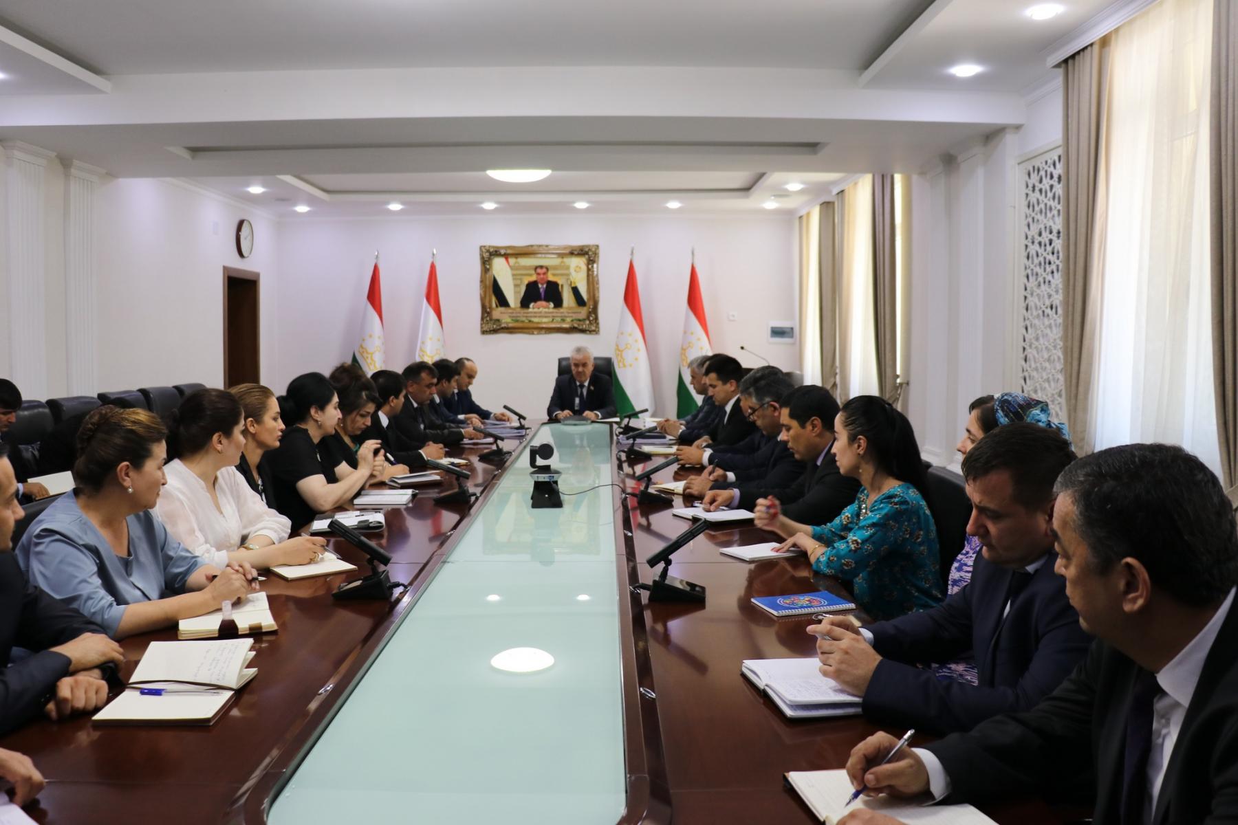 ТАҶЛИЛИ РӮЗИ ВАҲДАТИ МИЛЛӢ ДАР ВАЗОРАТИ МАОРИФ ВА ИЛМ