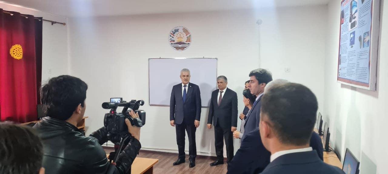 ТАҚДИМИ ТУҲФАИ ПЕШВОИ МИЛЛАТ БА ДОНИШҶӮЁНИ КОЛЛЕҶИ ПОЛИТЕХНИКИИ ДОНИШГОҲИ ДАВЛАТИИ ДАНҒАРА