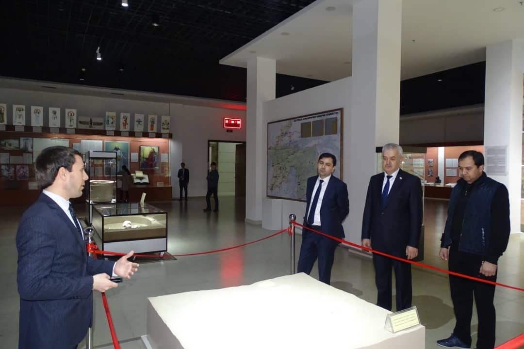 “ТОҶИКИСТОН- КИШВАРИ ДАРЁҲОИ ТИЛЛОӢ” Боздиди кормандони Вазорати маориф ва илм аз Осорхонаи миллӣ