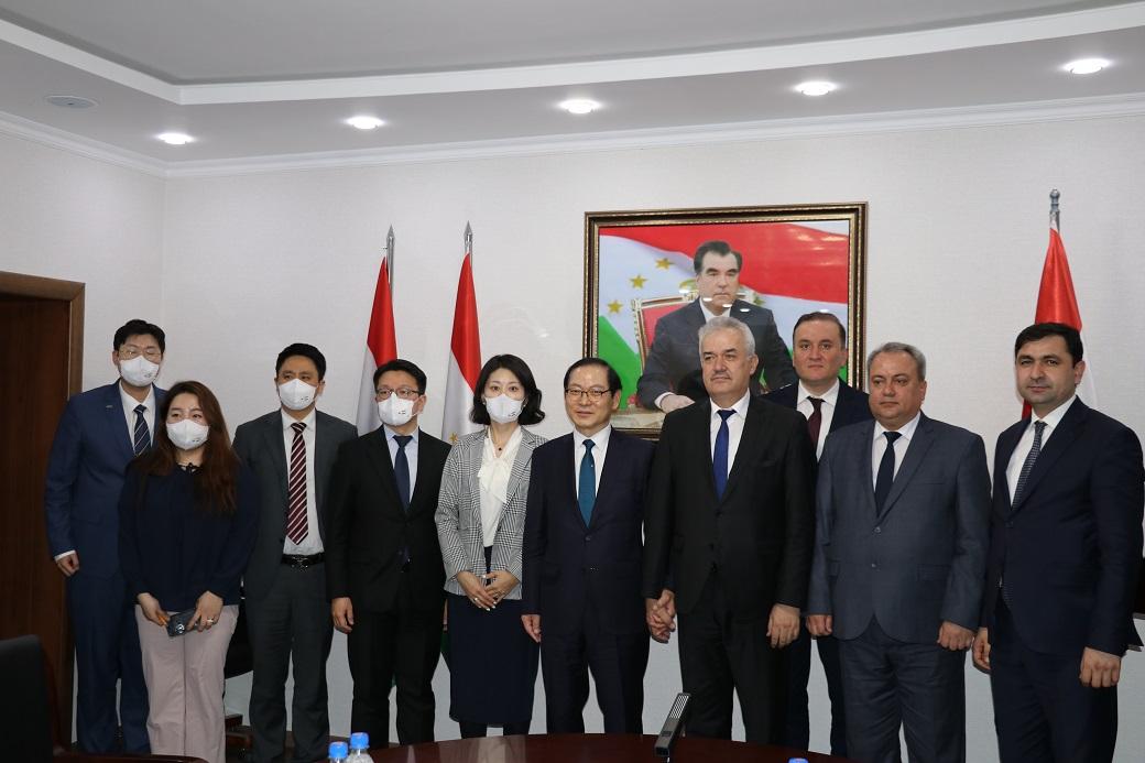 ВОХӮРИИ РАҲИМ САИДЗОДА БО ПАК ЧОН СУ