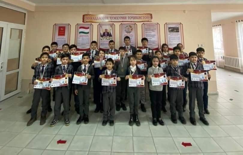 ДАСТОВАРДИ НАВБАТӢ: ҒОЛИБИЯТИ 171 НАФАР ХОНАНДАГОНИ ЛИТСЕЙ БАРОИ ХОНАНДАГОНИ БОЛАЁҚАТ ДАР ШАҲРИ ХУҶАНД ДАР ОЛИМПИАДАИ БАЙНАЛМИЛАЛИИ "FISO"- И КИШВАРИ АМРИКО 