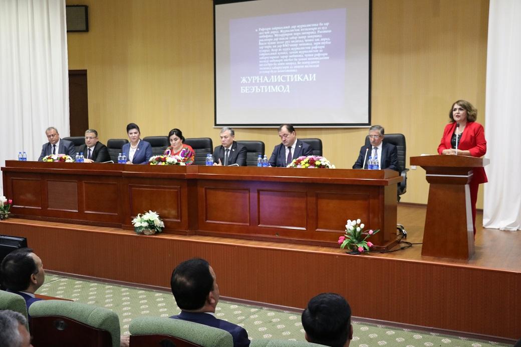 БАХШИДА БА РӮЗИ МАТБУОТИ ТОҶИК БА 30 НАФАР ЖУРНАЛИСТ МУКОФОТҲОИ СОҲАВӢ ТАҚДИМ ГАРДИД 