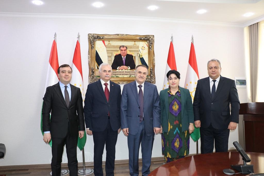 ВОХӮРИИ МУОВИНОНИ ВАЗИРИ МАОРИФ ВА ИЛМИ ҶУМҲУРИИ ТОҶИКИСТОН БО НАМОЯНДАГОНИ ДОНИШГОҲИ ДАВЛАТИИ МОСКВА БА НОМИ М.В. ЛОМОНОСОВ