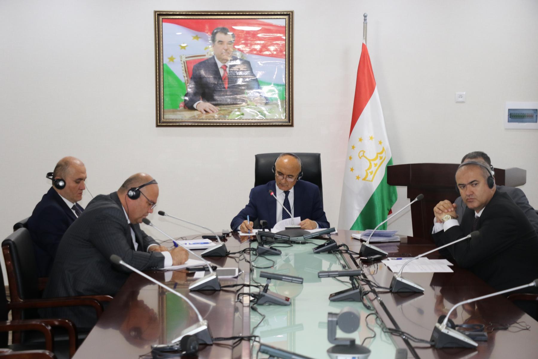 ФАЪОЛИЯТИ ФОНДИ ШАРИКИИ БАЙНАЛМИЛАЛӢ ДАР СОҲАИ МАОРИФ БАРРАСӢ ГАРДИД