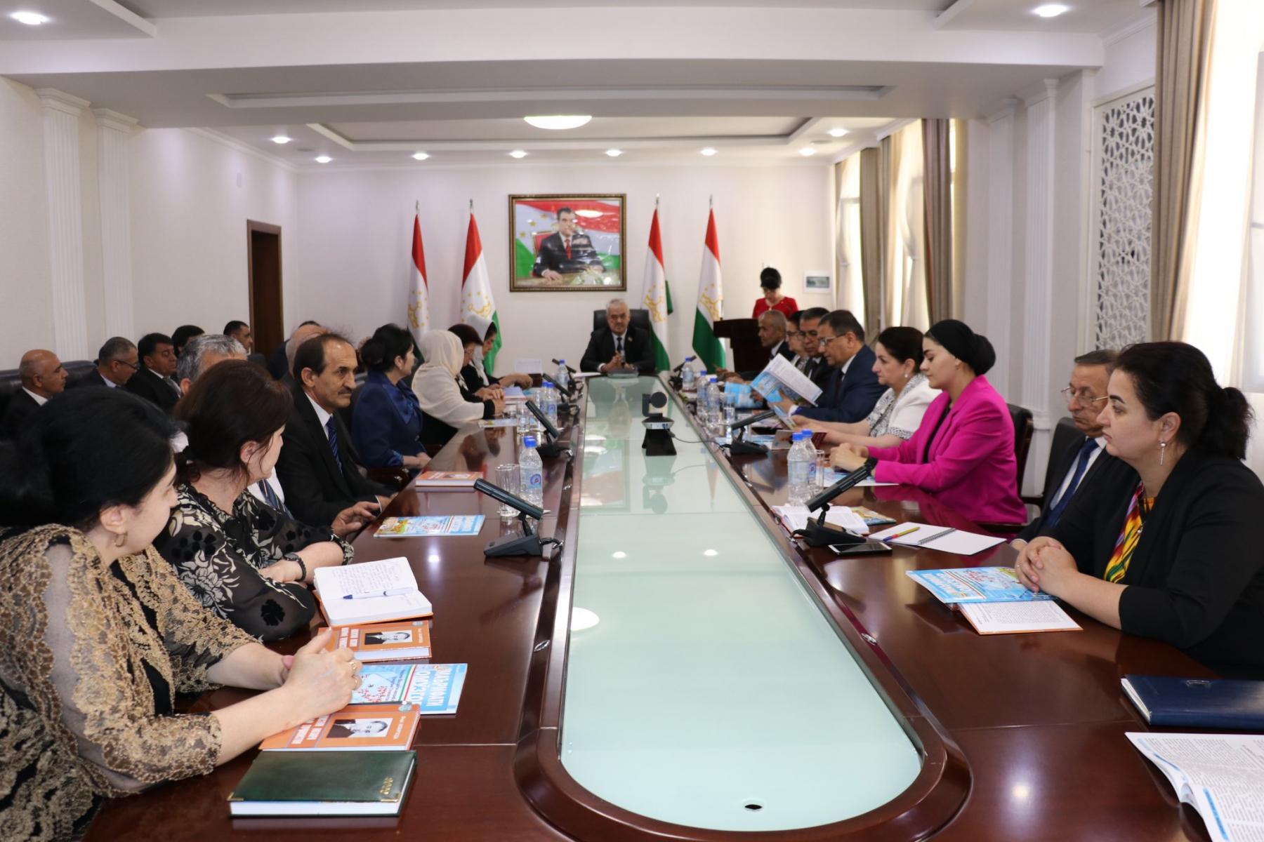 РӮНАМОИИ КИТОБИ “НАХУСТИН НОЗИРИ МАОРИФИ ТОҶИКИСТОН” ВА ҚАДРДОНИИ ҒОЛИБОНИ “ҶОИЗАИ АББОС АЛИЕВ”