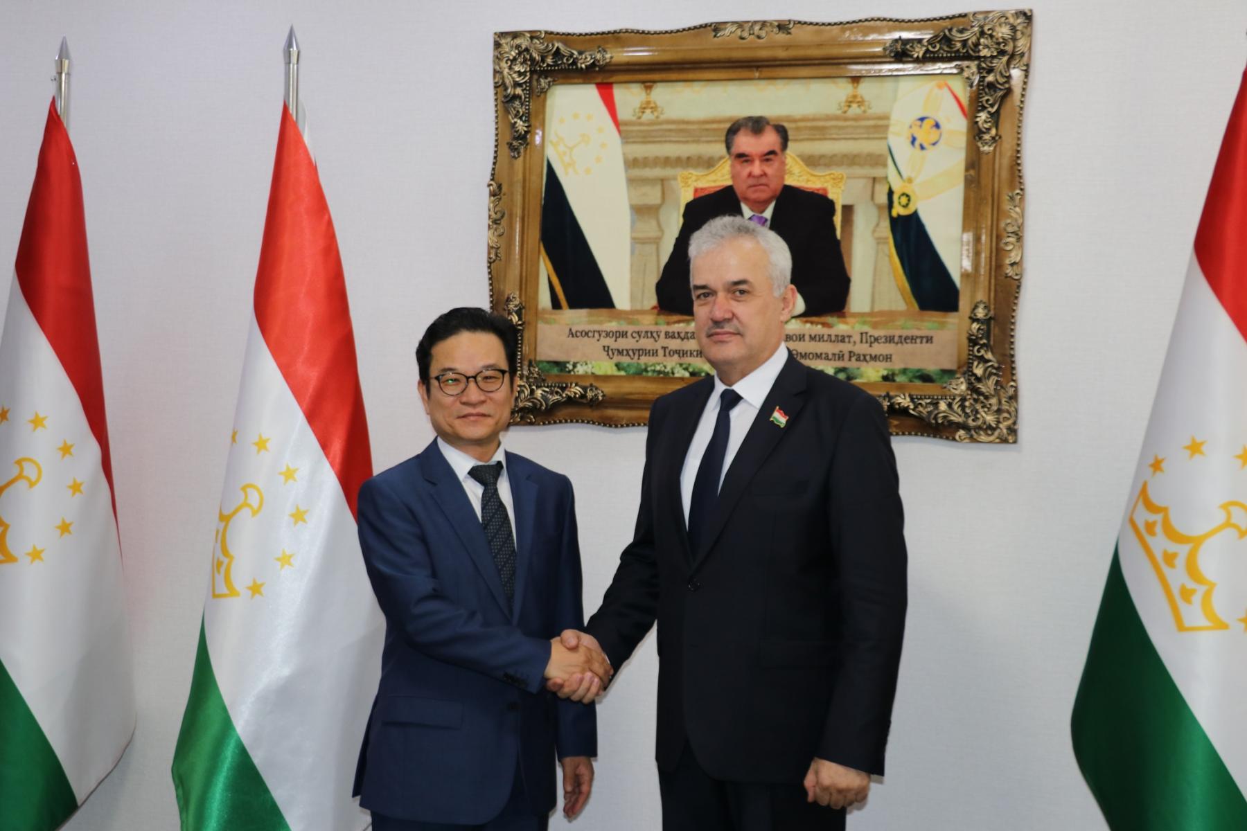 ВОХӮРИИ САИДЗОДА РАҲИМ ҲАМРО БО КВОН ДОНГ СОК