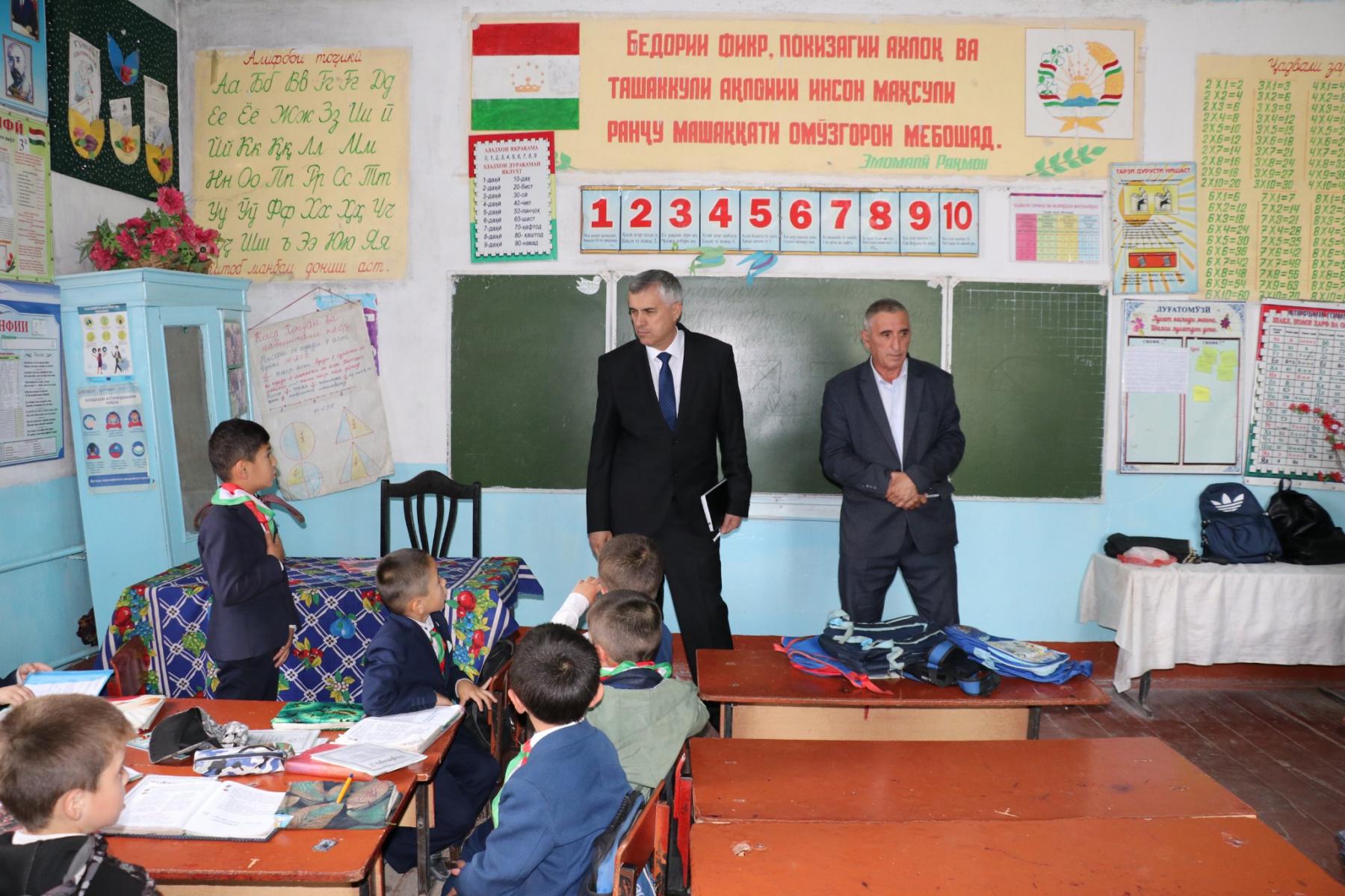 ТАШРИФИ З.АБДУЛЗОДА БА МУАССИСАҲОИ ТАЪЛИМИИ №1 ВА 18-И НОҲИЯИ ШАҲРИСТОН