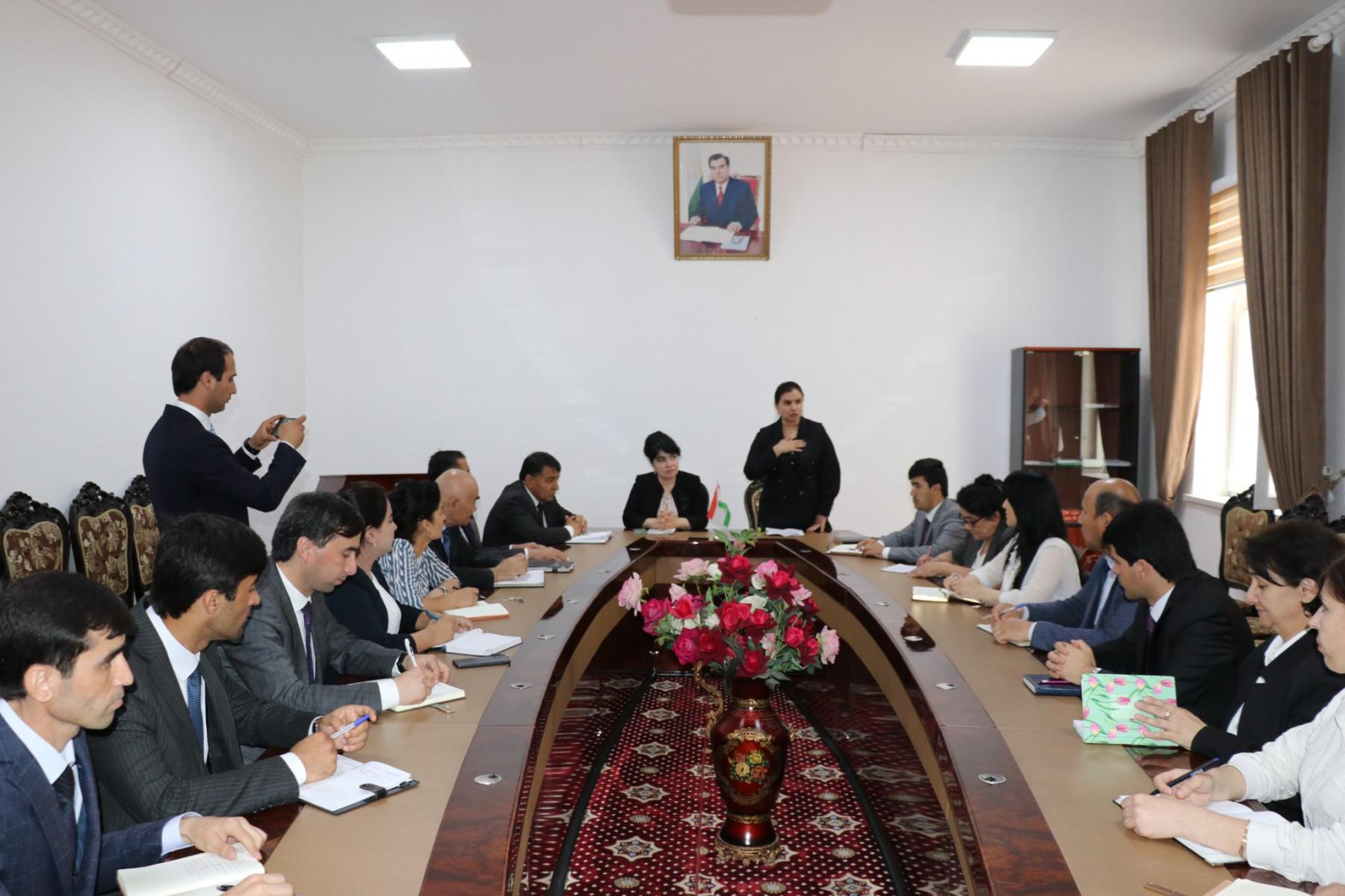 БОЗДИДИ Л.АБДУЛХОЛИҚЗОДА АЗ КОЛЛЕҶИ ОМӮЗГОРИИ ДДОТ БА НОМИ ХОСИЯТ МАХСУМОВА