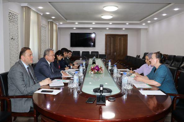 ВОХӮРИИ ҶАМШЕД ҶӮРАЗОДА БО АНГЕЛИКА ШОПП